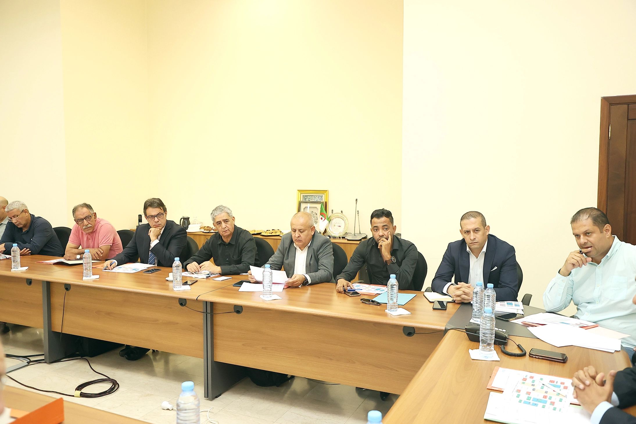 Rencontre entre Walid Sadi et les présidents de clubs dz