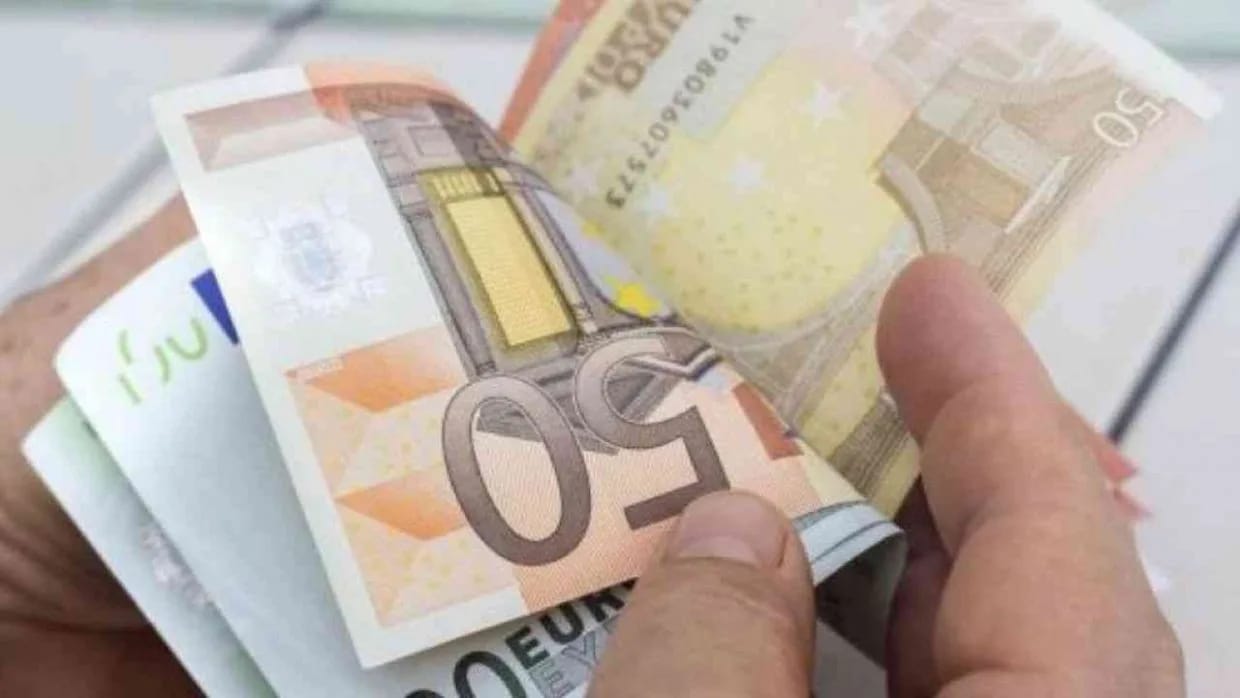 Euro – Dinar : écart entre les taux officiel