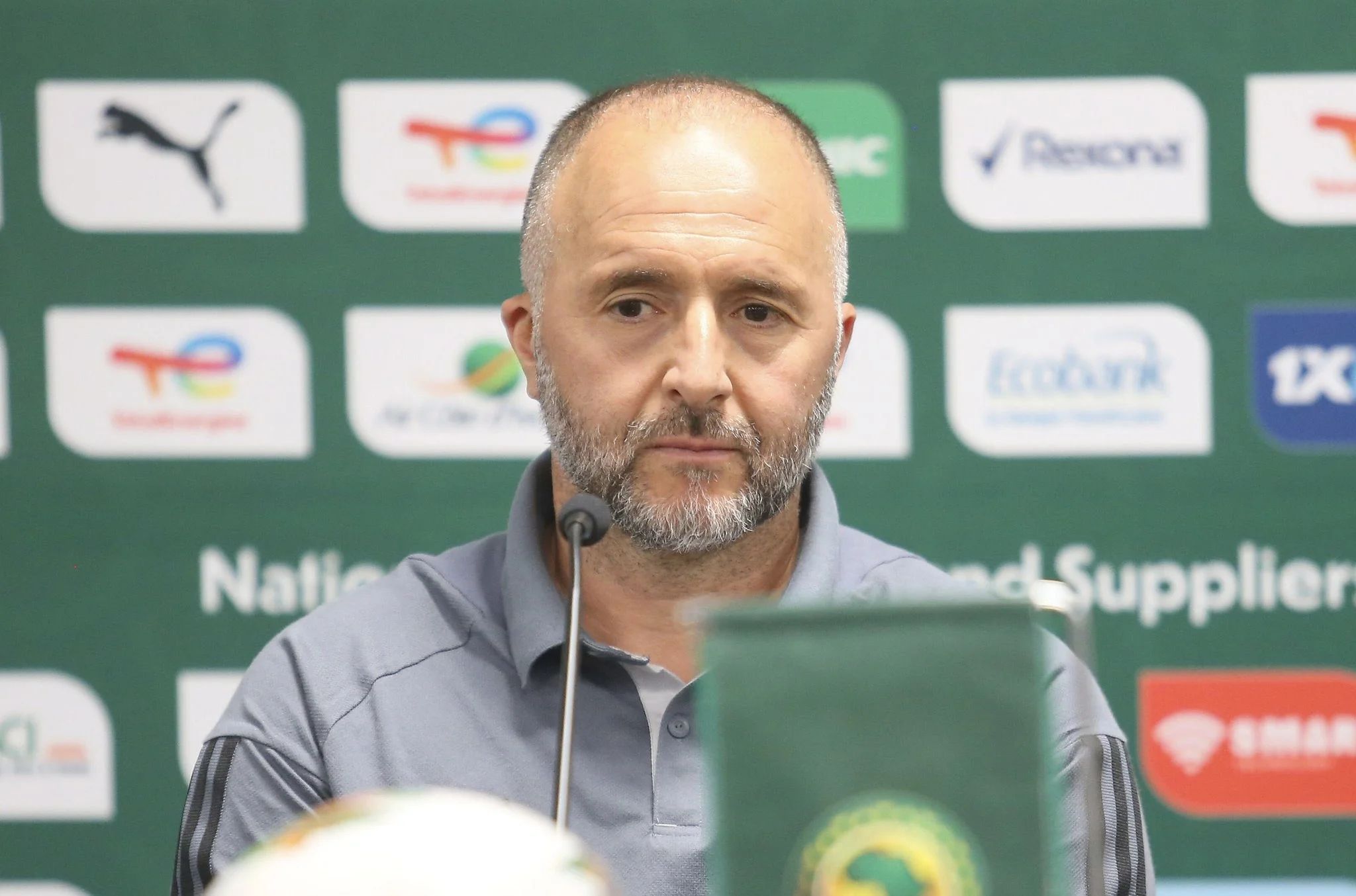 Djamel Belmadi attend, son ex-assistant Serge Romano en vue pour le CS Constantine