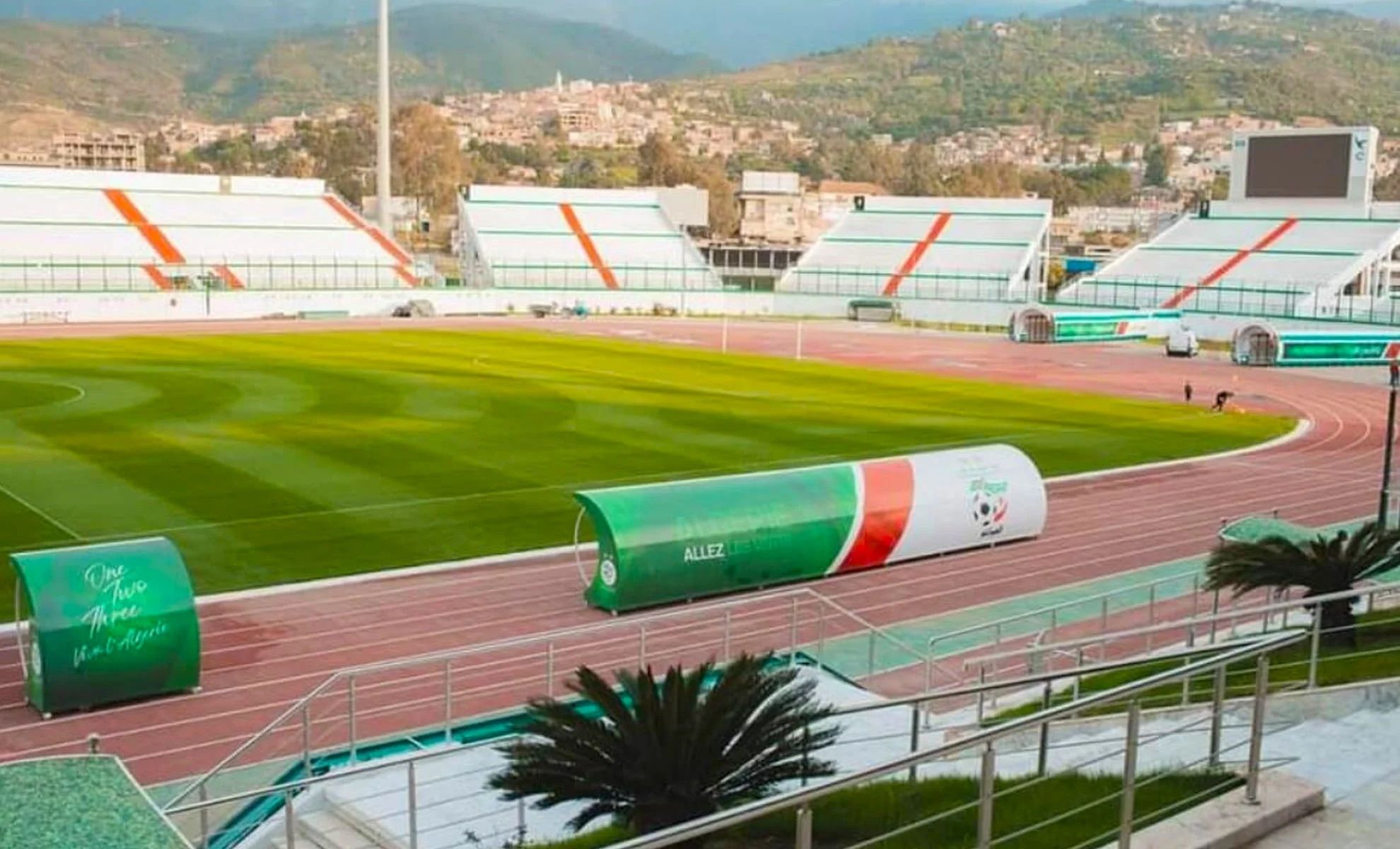 Enfin! Le stade Mustapha Tchaker rouvre ses portes...