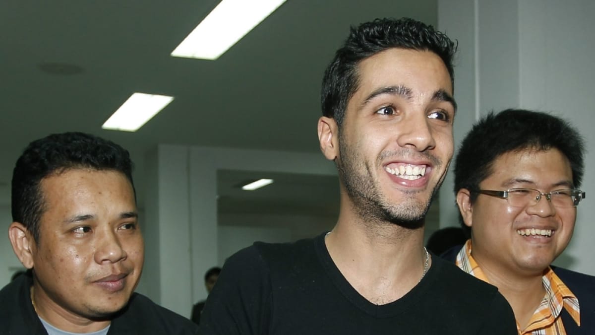 Hamza Bendelladj de retour en Algérie : Un nouveau chapitre pour le hacker souriant de renommée mondiale