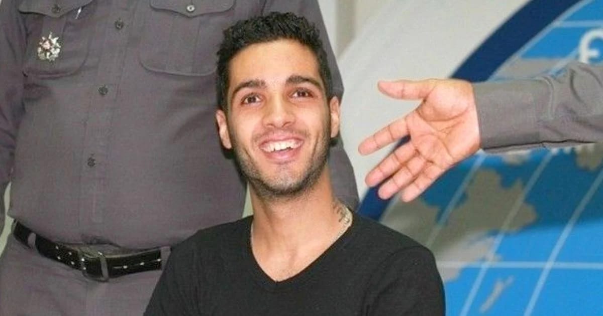 Hamza Bendelladj de retour en Algérie : Un nouveau chapitre pour le hacker souriant de renommée mondiale
