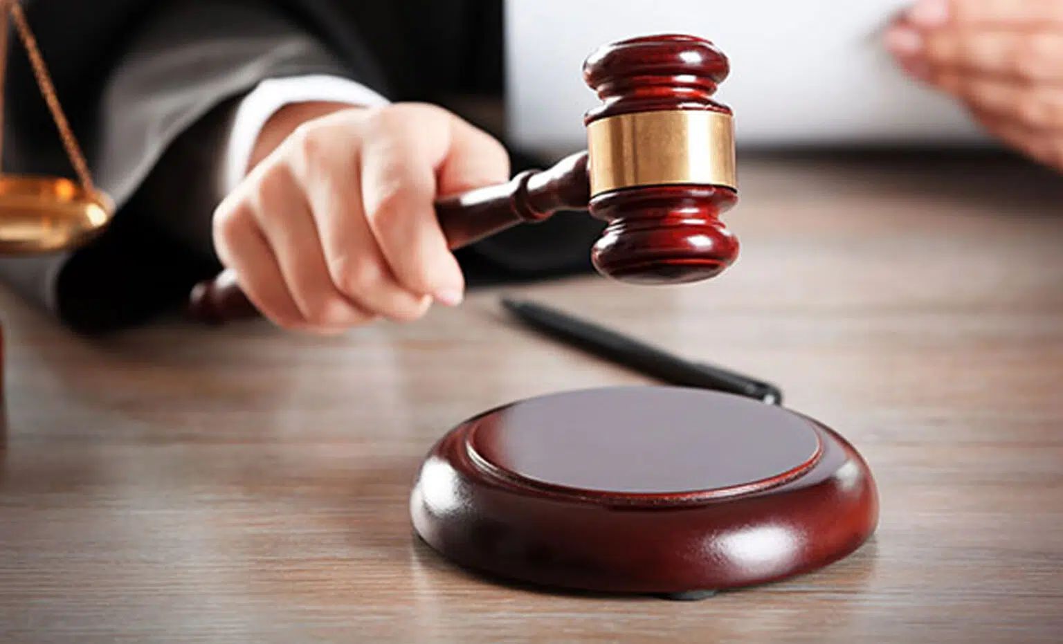 Le tribunal tranche