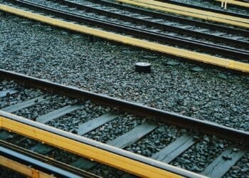 Ouverture d'une usine ferroviaire en Algérie : 3 000 traverses par jour pour révolutionner le transport ferroviaire