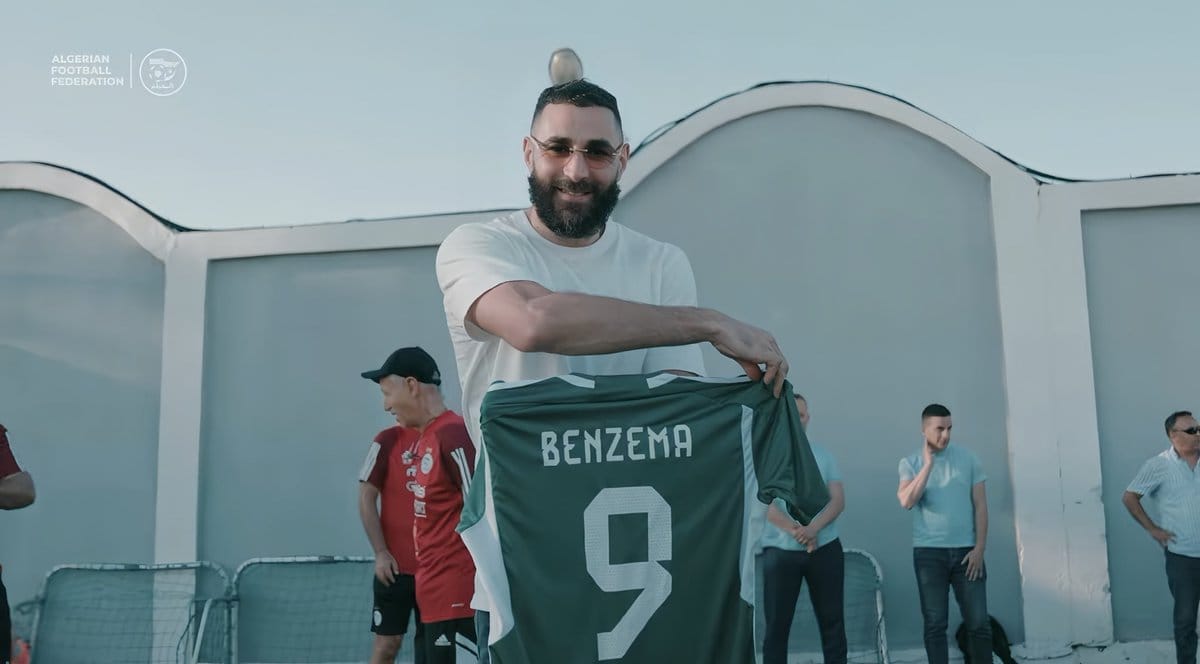 Karim Benzema et le maillot algérien : un geste fort qui enflamme la toile !