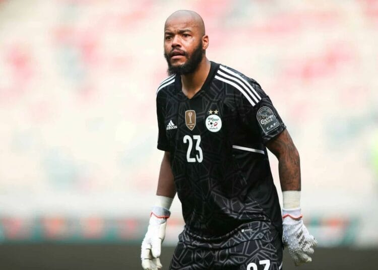 Raïs M’Bolhi : un retour attendu à Al-Ahli, grâce à Riyad Mahrez