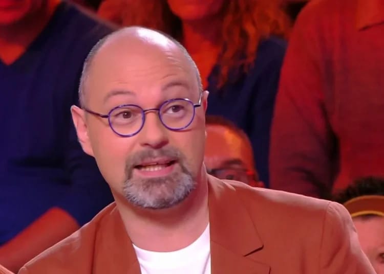 thomas guenole sexprime sur sa presence dans tpmp cest du theatre populaire
