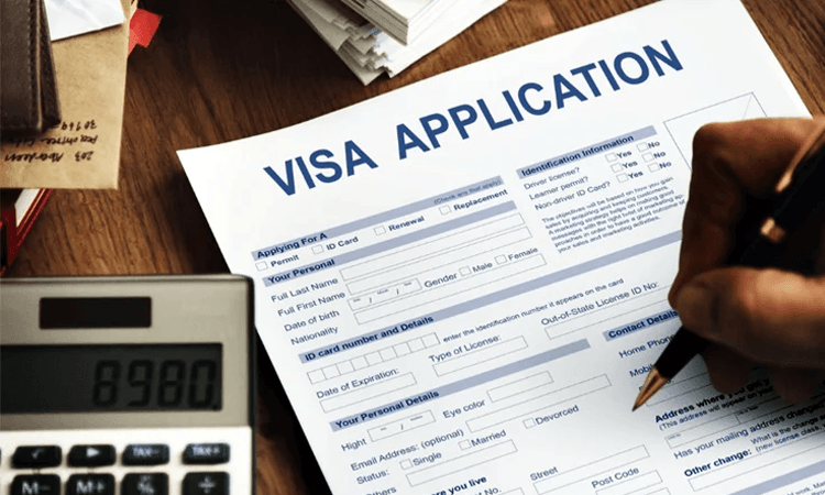 Royaume-Uni : Comment les Algériens peuvent obtenir un visa de travail en 2025 ?