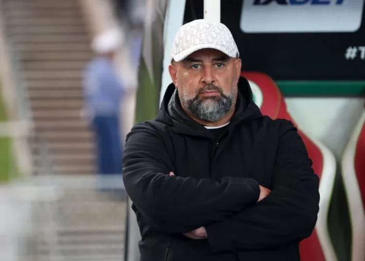 Coup de théâtre au JS Kabylie : Abdelhak Benchikha démissionne !
