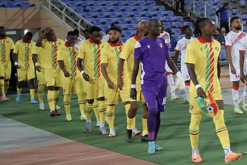 La FIFA a suspendu la FECOFOOT pour ingérence politique, excluant le Congo