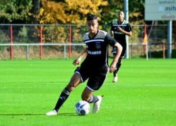 Anass Salah-Eddine met le Maroc en arrière-plan