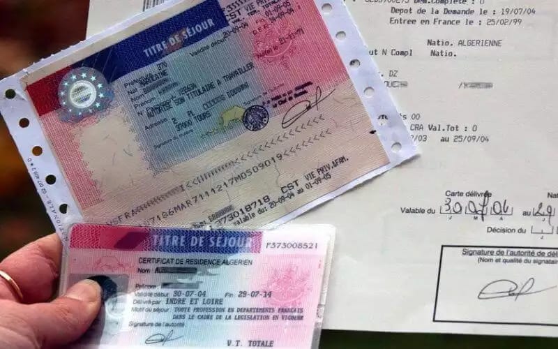 Titres de séjour en France : le durcissement qui inquiète les étrangers et leurs employeurs