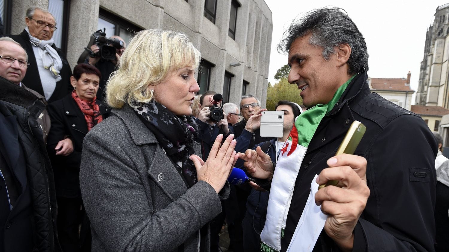 Arrestation de Rachid Nekkaz à Marrakech : une vidéo virale qui défie l’histoire du Maroc et du Sahara Occidental Arrestation de Rachid Nekkaz à Marrakech : une vidéo virale qui défie l’histoire du Maroc et du Sahara Occidental