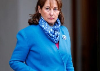 French Minister for Ecology, Sustainable Development and Energy Segolene Royal leaves the Elysee Palace in Paris, France, following the weekly cabinet meeting November 9, 2016.   REUTERS/Charles Platiau