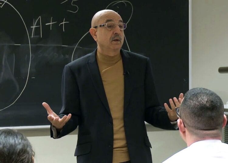 Omar Aktouf est décédé : une perte immense pour la pensée critique en Algérie ! Omar Aktouf est décédé : une perte immense pour la pensée critique en Algérie !