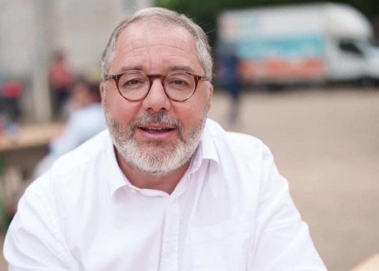 Affaire Rachid Temal : Racisme et Controverse d'Expulsion en France Rachid Temal sous le feu des attaques racistes