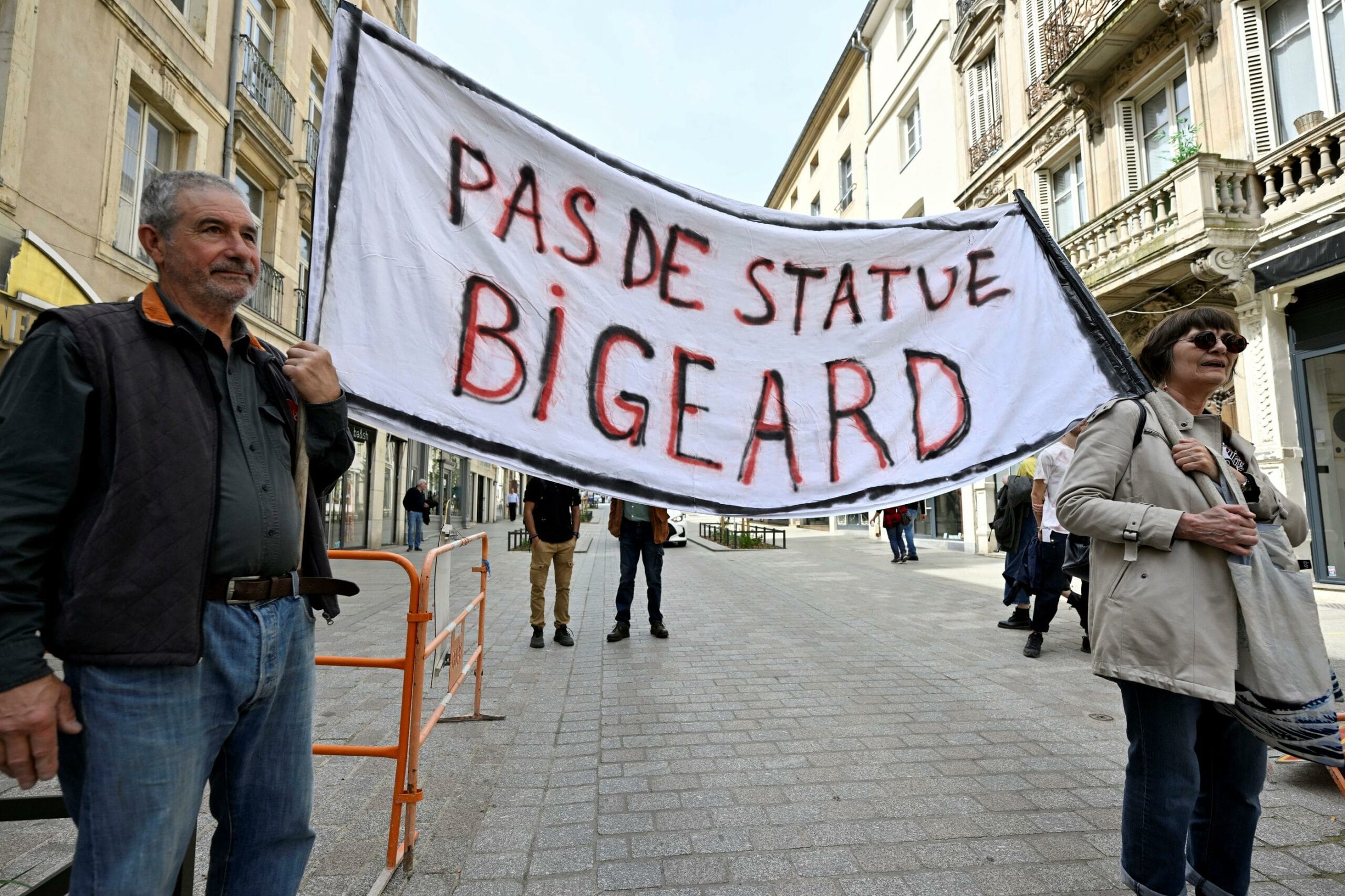 Controverse en France : une plainte pour retirer la statue d’un général accusé de crimes