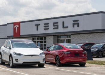 Tesla rappelle 2 millions de véhicules pour un défaut de sécurité