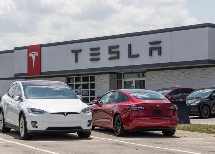 Tesla rappelle 2 millions de véhicules pour un défaut de sécurité
