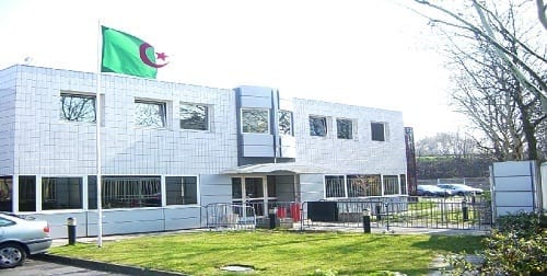 Consulat d’Algérie à Bobigny : “C’est l’enfer sur terre !” Usagers à bout, témoignages-chocs à l’appui Consulat d’Algérie à Bobigny : “C’est l’enfer sur terre !” Usagers à bout, témoignages-chocs à l’appui