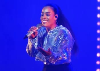 Amel Bent célèbre avec émotion l’obtention de la nationalité algérienne : retour sur ce moment fort