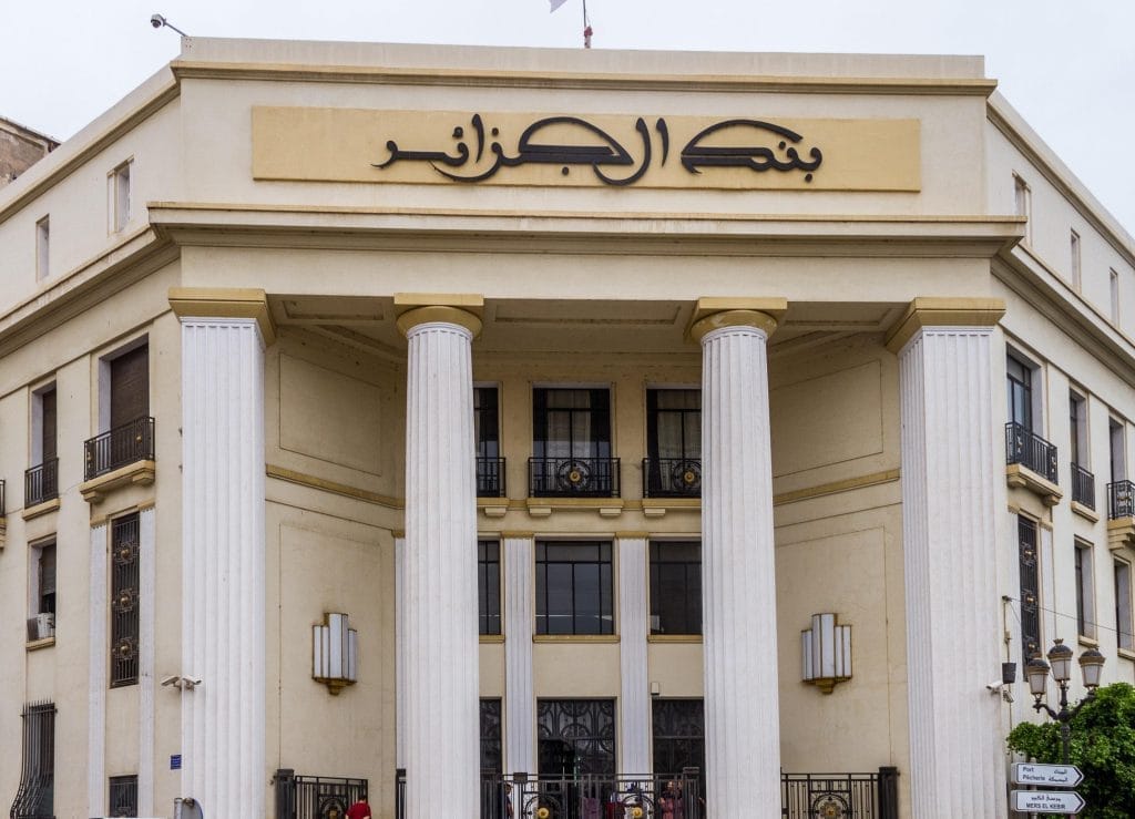 Décision historique de la Banque d’Algérie : quel impact sur l’avenir du dinar algérien ?