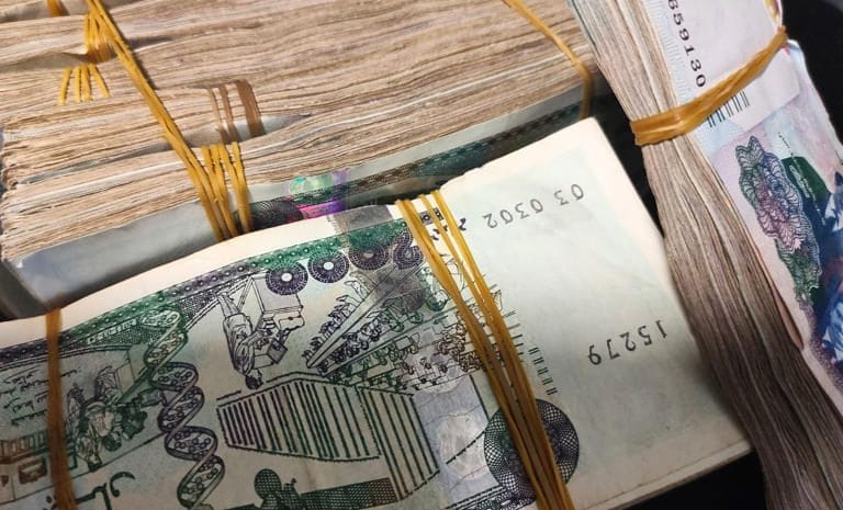 Saisie record de faux euros en Algérie : un vaste réseau démantelé sur les réseaux sociaux