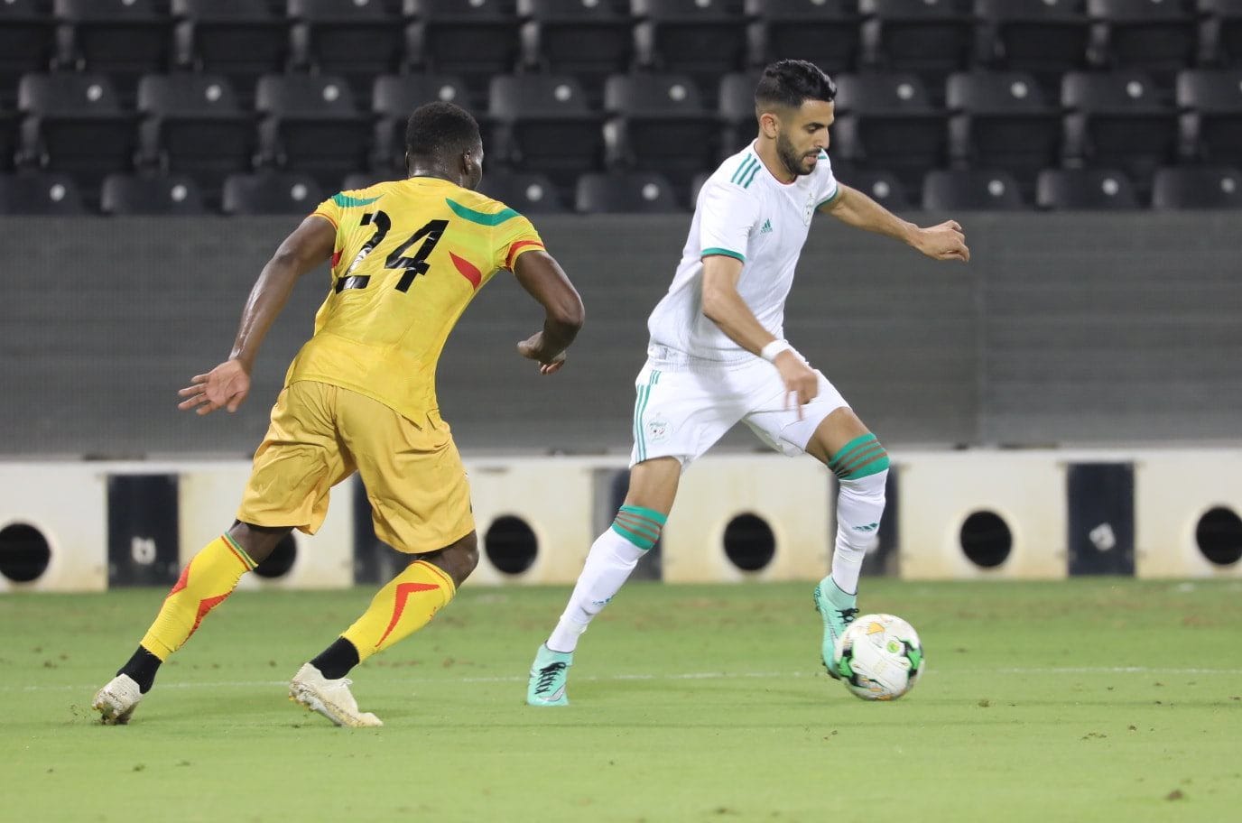 Mahrez freine-t-il l’Algérie ? Le débat relancé