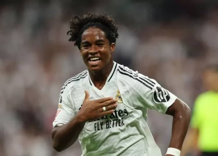 Real Madrid : Endrick embotte les pas à Rabah Madjer et affole la toile ! Real Madrid : Endrick embotte les pas à Rabah Madjer et affole la toile