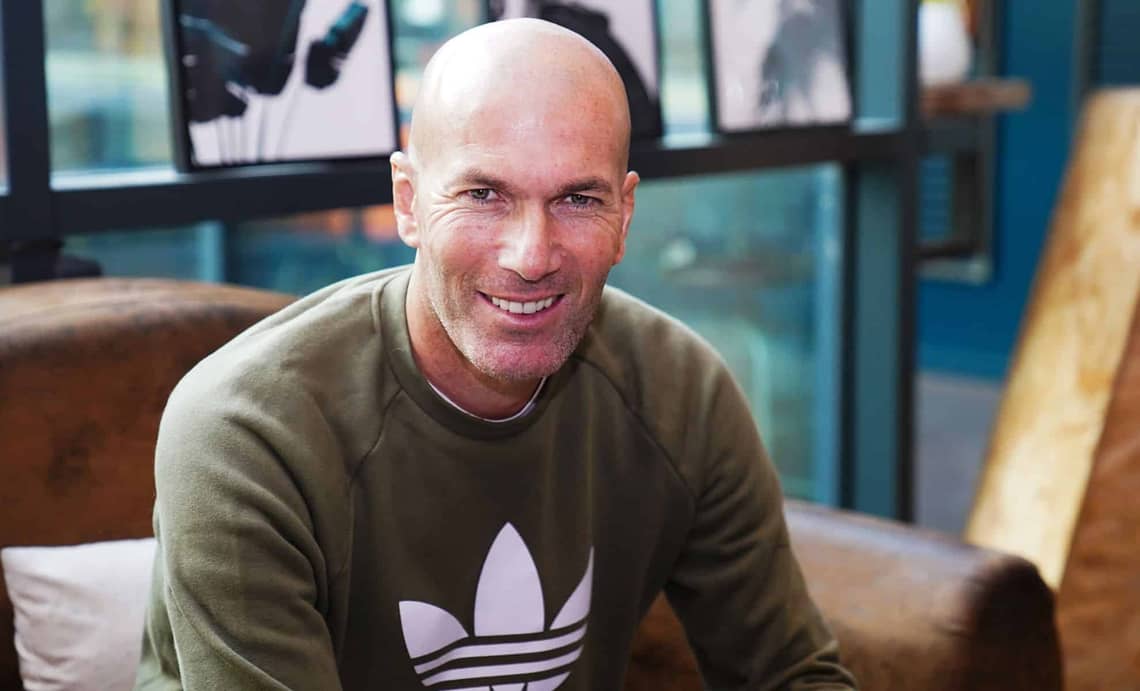 Après l'Algérie, Zinédine Zidane crée l’émoi dans une boulangerie de Marseille Zinédine Zidane
