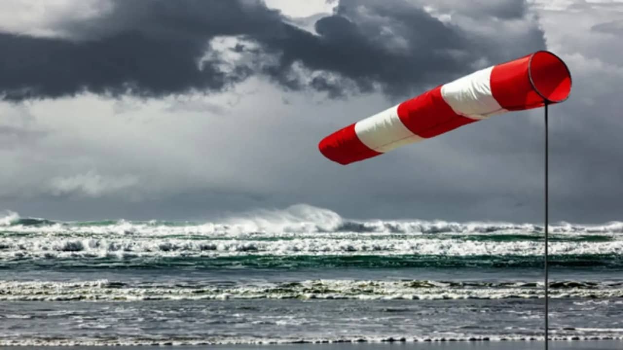 Alerte rouge jusqu’au 30 juillet : des vagues de 2,5 mètres menacent les côtes selon l’ONM