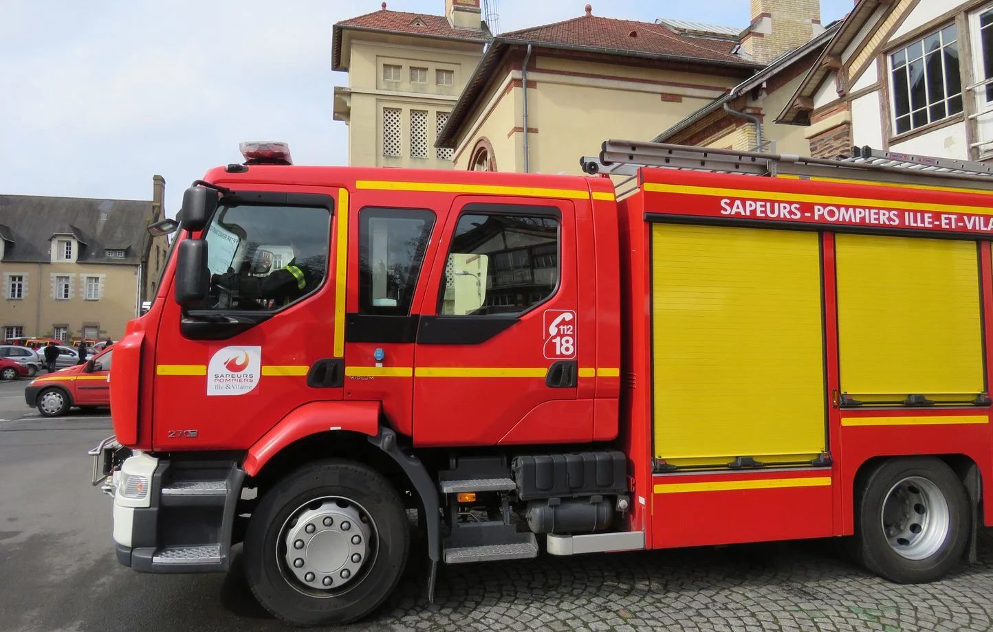 Héros en France : un sans-papiers algérien sauve une fillette suspendue dans le vide