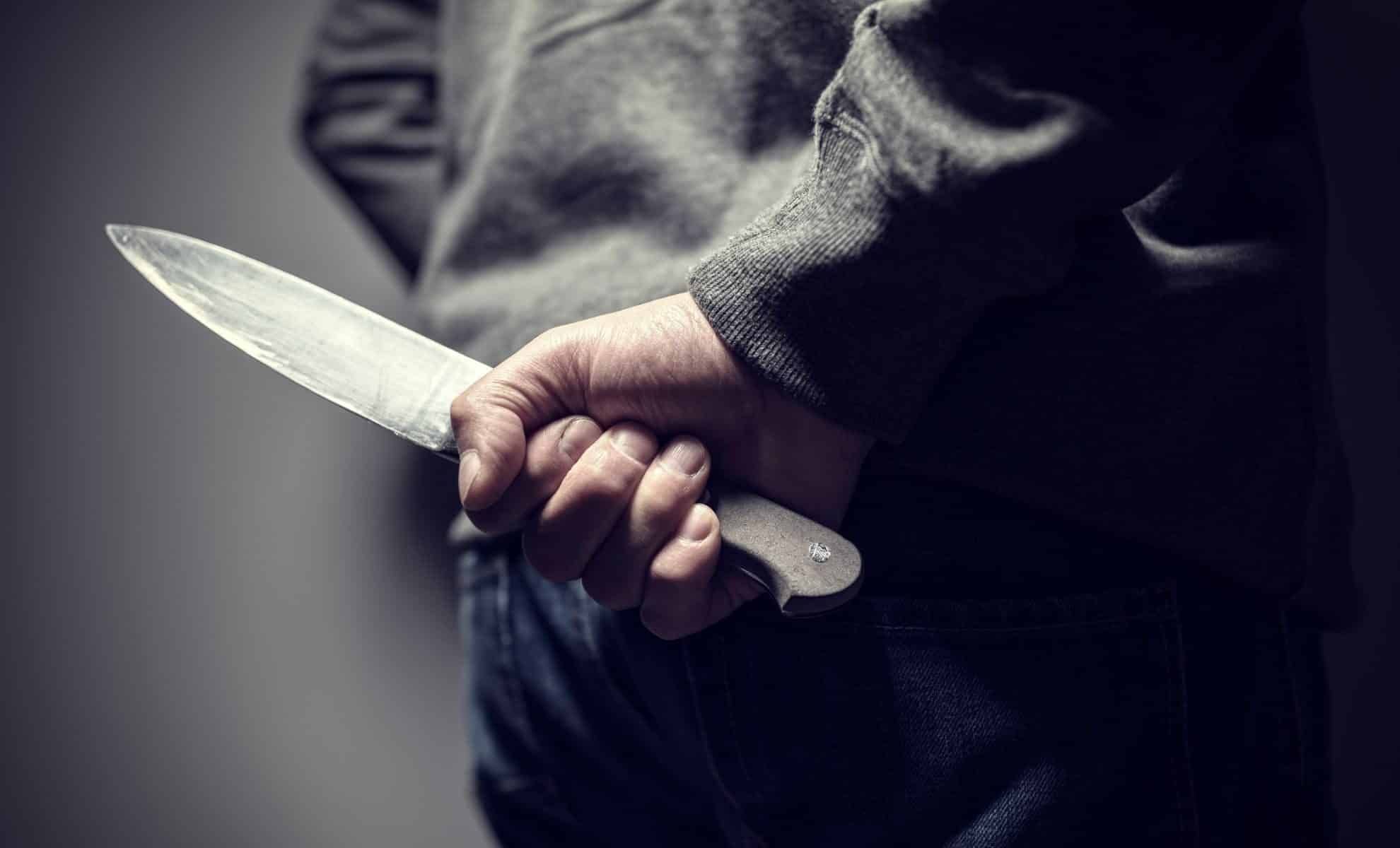 Agression au couteau à Aïn Fakroun : des images chocs qui secouent l’Algérie Couple agressé en Algérie : une scène qui indigne le web