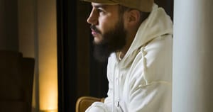 France : l'humouriste algérien, Merwane Benlazar, victime de racisme