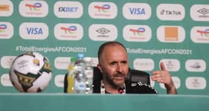 Djamel Belmadi en Discussion avec la Guinée