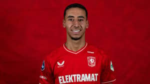 Anass Salah-Eddine met le Maroc en arrière-plan