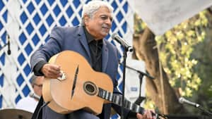 Annulation controversée du concert d'Enrico Macias : Des déclarations politiques incendiaires à l'Espace Malraux de Joué-lès-Tours