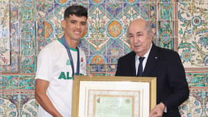 Abdelmadjid Tebboune démontre encore toute sa classe! Les médaillés algériens décorés... Abdelmadjid Tebboune honore les médaillés algériens