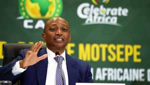 Adel Amrouche, sélectionneur tanzanien, attise la polémique à la CAN 2023 avec des accusations envers le Maroc Patrice Motsepe, président de la CAF