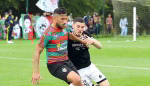 Youcef Belaili : Lumière brillante du Mouloudia d'Alger, applaudi par Belloumi