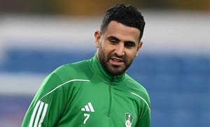 Riyad Mahrez : un hommage poignant pour sa 100e sélection avec l’Algérie