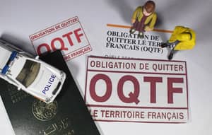 Expulsions des Algériens sous OQTF : tensions persistantes entre Paris et Alger Expulsions des Algériens sous OQTF : tensions persistantes entre Paris et Alger