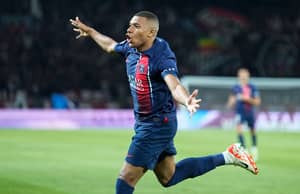 Kylian Mbappe avec le PSG, le feuilleton continue...
