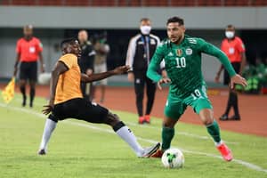 Youcef Belaili cède son numéro 10 à Amine Messoussa