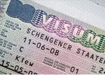 Visas Schengen : la France durcit le ton avec l’Algérie