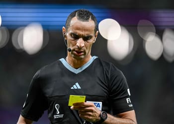 Mustapha Ghorbal : l’arbitre algérien qui marque les esprits à la Coupe du Monde des Clubs
