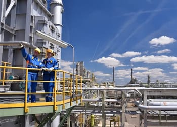 Pourquoi le prix du pétrole s'effondre en ce moment