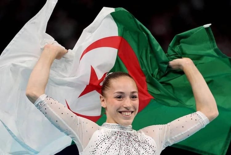 Kaylia Nemour : un an après son sacre à Paris, héroïne en Algérie, sujet de débat en France