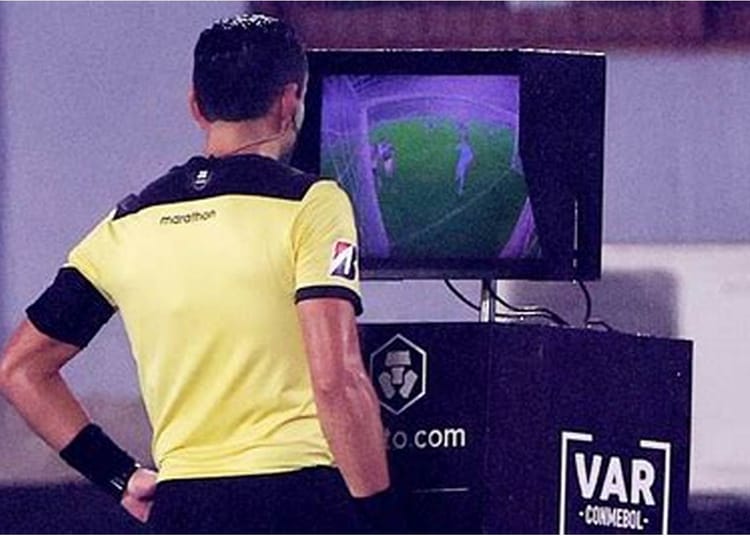 VAR en Algérie : une technologie au centre des polémiques