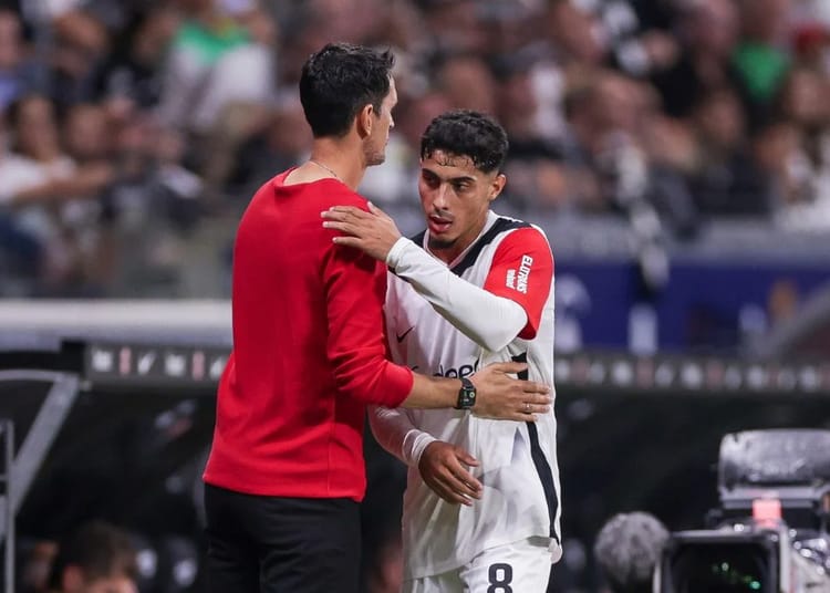 Farès Chaïbi en difficulté : l'entraîneur de l'Eintracht Frankfurt exprime son mécontentement